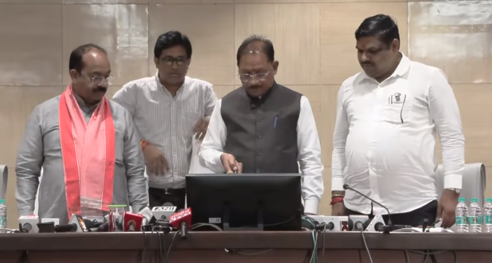 12वीं में जिज्ञासु वर्मा ने किया टॉप और 10वीं में तीन छात्र रहे टॉप पर